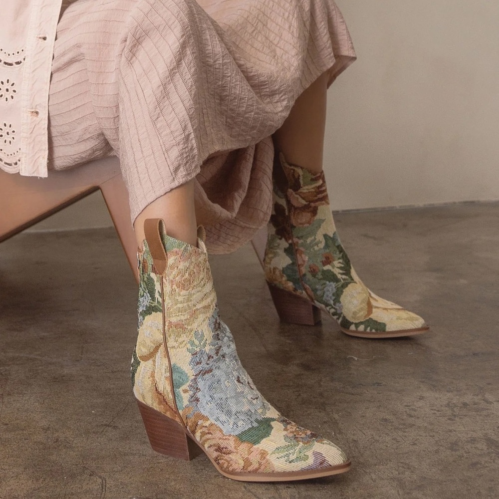 NWT Vintage Floral jacquard tapestry western Boot- vegan leather New Kaiya boots - Picture 6 of 16